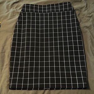 Express Black & White Patterned Pencil Skirt